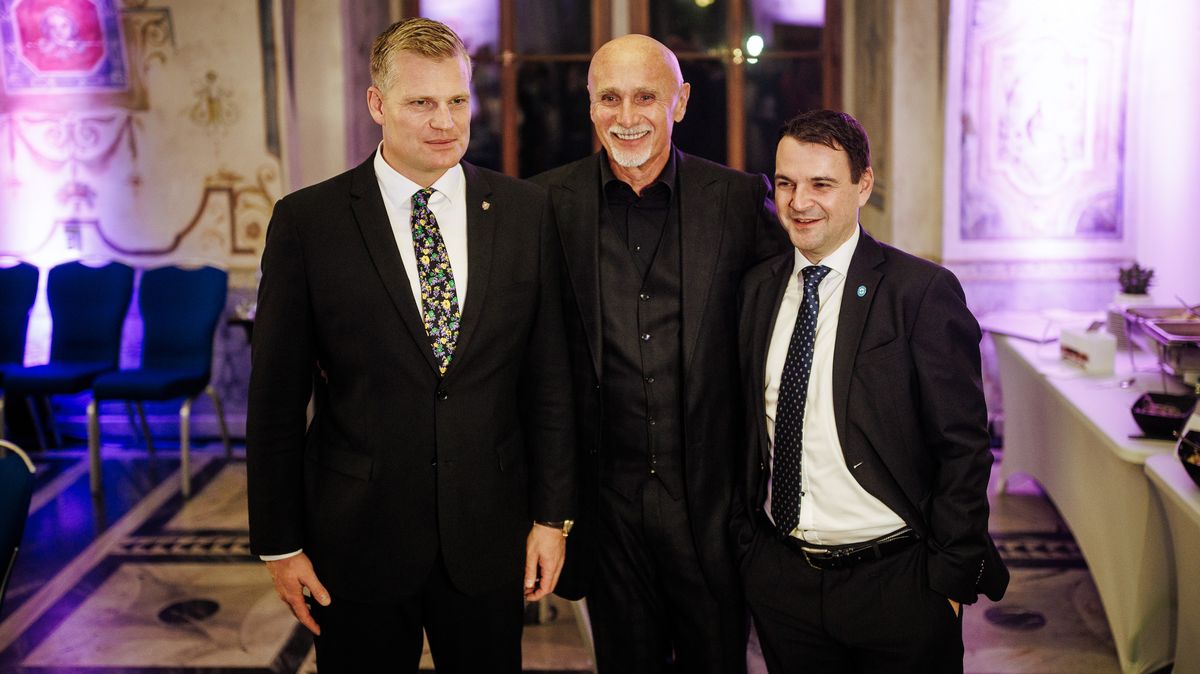 Solárník Chlad mezi fosilními Motoristy. Bere dotace, které chce strana rušit